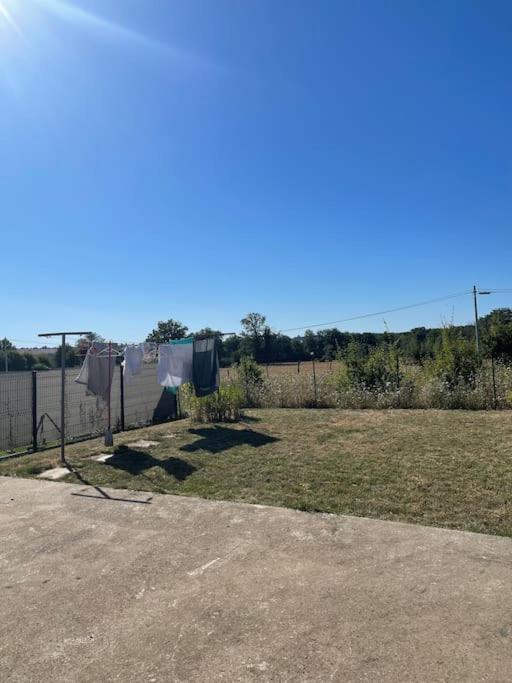 Une Maison Equipee Et Simple. Βίλα Νεβέρ Εξωτερικό φωτογραφία